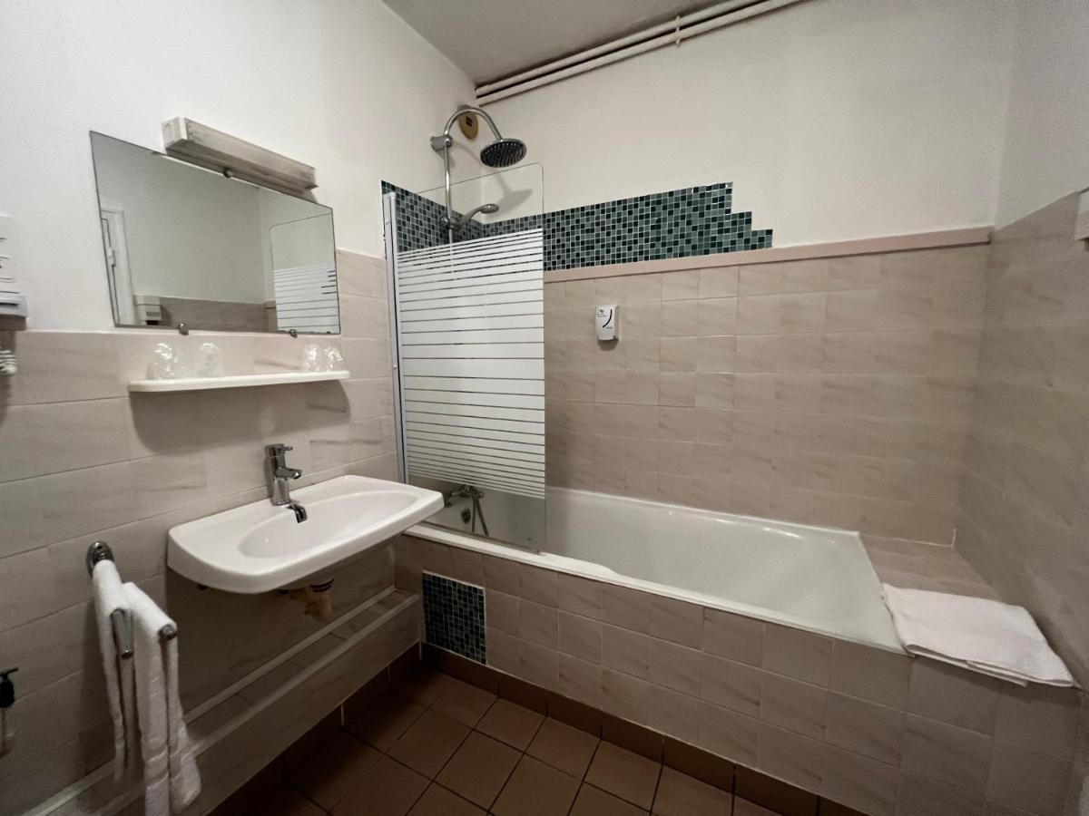 Hotel Les Montois Céaux Esterno foto