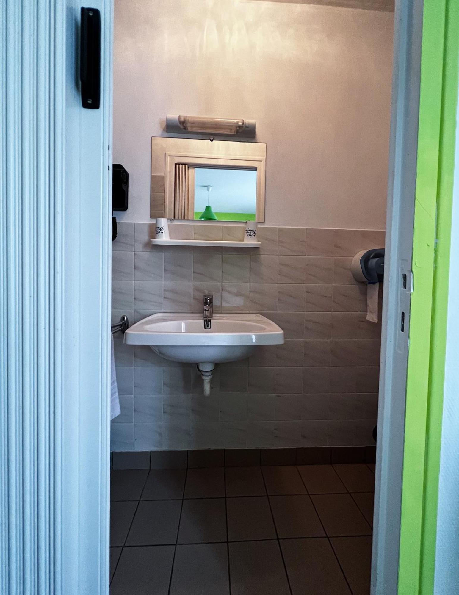 Hotel Les Montois Céaux Esterno foto